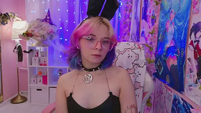 Snapshot of Coconut_Mia chatting on 10.29.25 Coconut Mia online show from 10.29.25