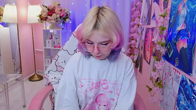 Snapshot of Coconut_Mia chatting on 11.08.25 Coconut Mia online show from 11.08.25