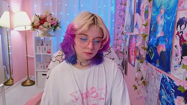 Snapshot of Coconut_Mia chatting on 11.19.25 Coconut Mia online show from 11.19.25