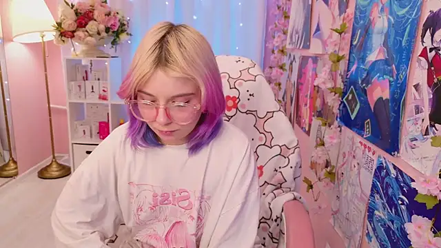 Snapshot of Coconut_Mia chatting on 11.21.25 Coconut Mia online show from 11.21.25