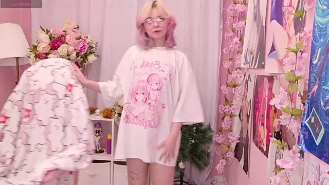 Snapshot of Coconut_Mia chatting on 12.17.25 Coconut Mia online show from 12.17.25