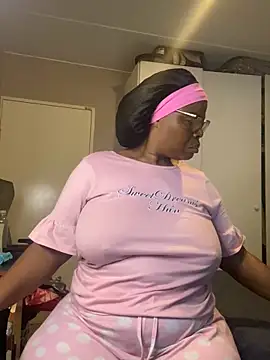 Nomthie online show from 12.04.25