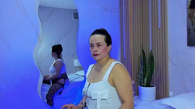 Daphne81  online show from 09.23.25