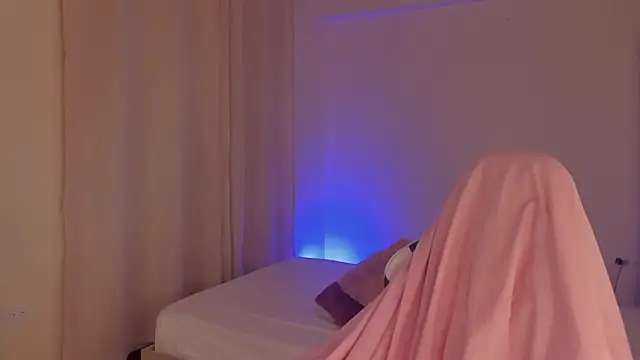 Snapshot of SavannahWildee chatting on 02.11.25 SavannahWildee online show from 02.11.25