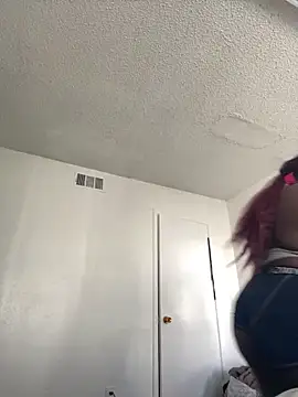 LillShayy online show from 10.11.25