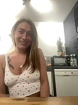 Snapshot of Pollypearson chatting on 12.31.24 Pollypearson online show from 12.31.24