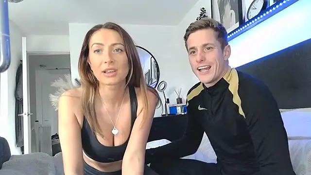 Snapshot of Pollypearson chatting on 02.04.25 Pollypearson online show from 02.04.25