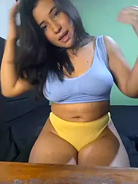 Snapshot of yuliparis chatting on 02.01.25 yuliparis online show from 02.01.25