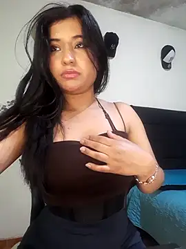 Snapshot of yuliparis chatting on 09.23.25 yuliparis online show from 09.23.25