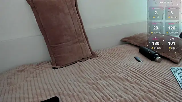 Snapshot of IVerySexy chatting on 12.18.25 IVerySexy online show from 12.18.25