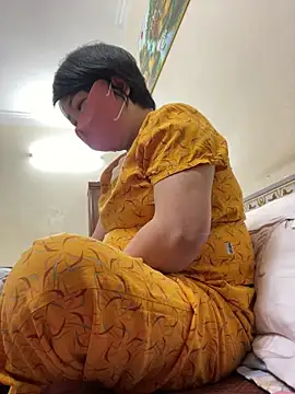 Hachi Sweetbabie  online show from 10.10.25