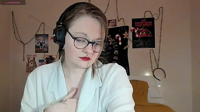 Snapshot of BebKonie chatting on 12.19.24 BebKonie online show from 12.19.24