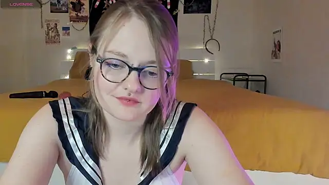 Snapshot of BebKonie chatting on 12.22.24 BebKonie online show from 12.22.24