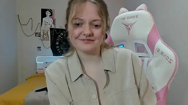 Snapshot of BebKonie chatting on 02.28.25 BebKonie online show from 02.28.25