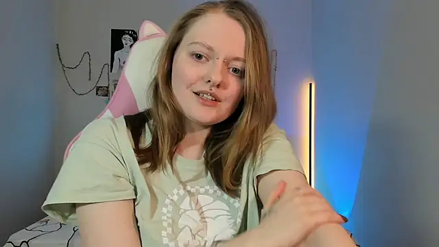 Snapshot of BebKonie chatting on 03.08.25 BebKonie online show from 03.08.25