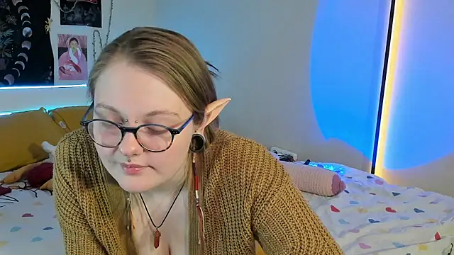 Snapshot of BebKonie chatting on 03.20.25 BebKonie online show from 03.20.25