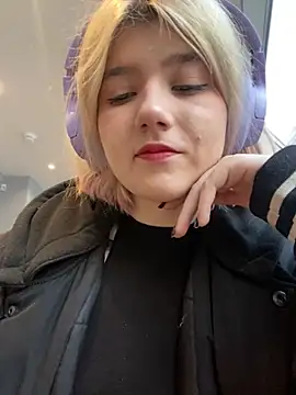 Baby  Naughty online show from 12.18.24