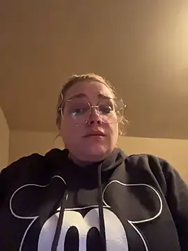 Snapshot of Lalalynn chatting on 05.11.26 Lalalynn online show from 05.11.26
