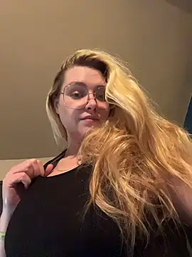 Snapshot of Lalalynn chatting on 05.20.26 Lalalynn online show from 05.20.26