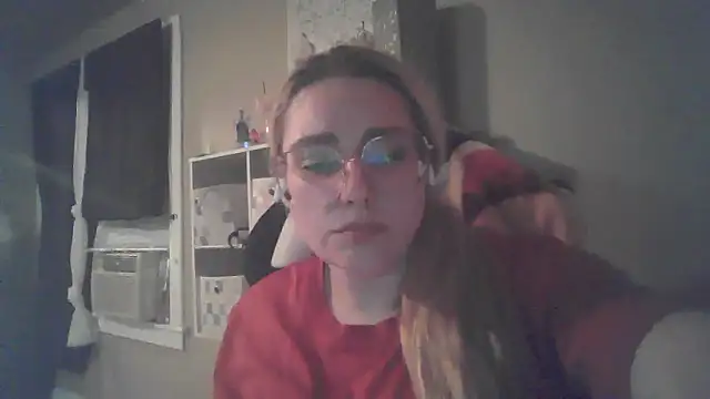 Snapshot of Lalalynn chatting on 06.11.26 Lalalynn online show from 06.11.26