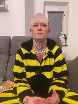 poussichienne online show from 12.15.24