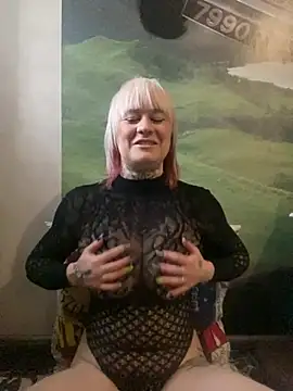 poussichienne online show from 01.22.25