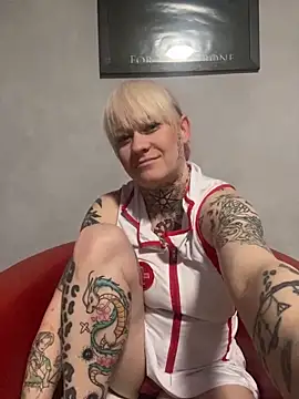 poussichienne online show from 02.14.25