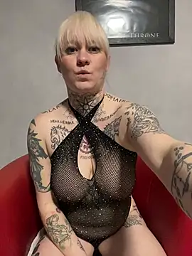 poussichienne online show from 02.27.25