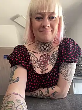 poussichienne online show from 03.06.25