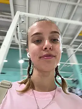 Snapshot of enjoy_my_beauty chatting on 12.21.24 enjoy my beauty online show from 12.21.24