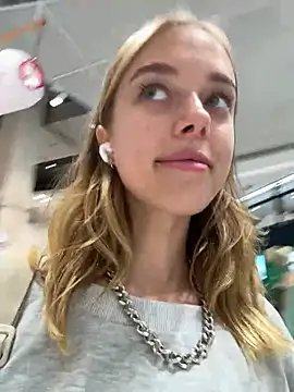 Snapshot of enjoy_my_beauty chatting on 01.11.25 enjoy my beauty online show from 01.11.25