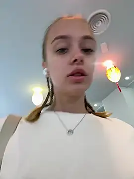 Snapshot of enjoy_my_beauty chatting on 01.23.25 enjoy my beauty online show from 01.23.25