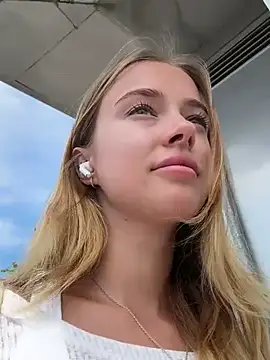 Snapshot of enjoy_my_beauty chatting on 02.05.25 enjoy my beauty online show from 02.05.25