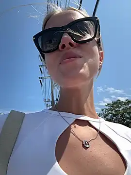 Snapshot of enjoy_my_beauty chatting on 02.07.25 enjoy my beauty online show from 02.07.25