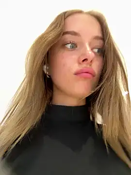 Snapshot of enjoy_my_beauty chatting on 02.22.25 enjoy my beauty online show from 02.22.25