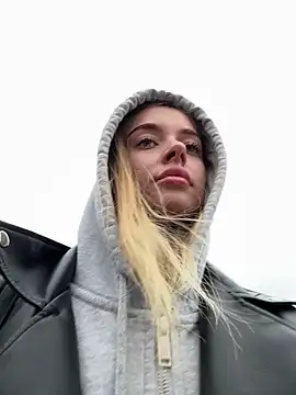 Snapshot of enjoy_my_beauty chatting on 10.22.25 enjoy my beauty online show from 10.22.25