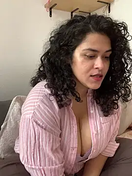 Curvydesifromgermany online show from 04.16.26