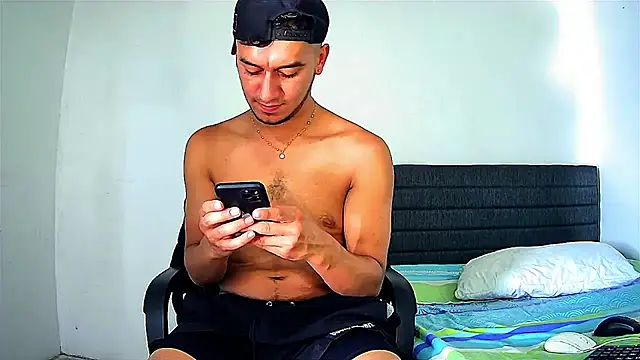 Snapshot of Kevin_Torres chatting on 11.09.25 Kevin Torres online show from 11.09.25