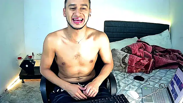 Snapshot of Kevin_Torres chatting on 11.28.25 Kevin Torres online show from 11.28.25