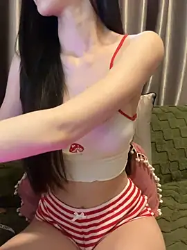 Snapshot of Almiraa68 chatting on 12.13.24 Almiraa68 online show from 12.13.24