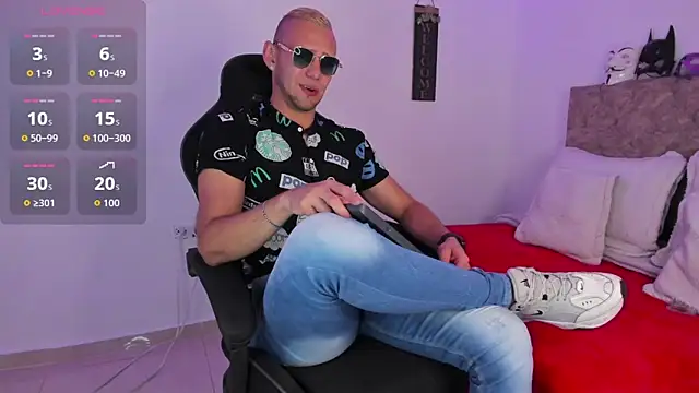 Snapshot of Damon_Bakert chatting on 10.28.25 Damon Bakert online show from 10.28.25