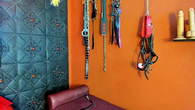 annavi  online show from 10.22.25