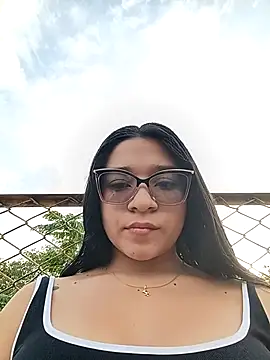 -VICKKY online show from 11.23.25