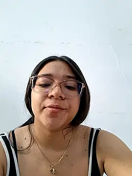 Snapshot of -VICKKY chatting on 04.20.26 -VICKKY online show from 04.20.26