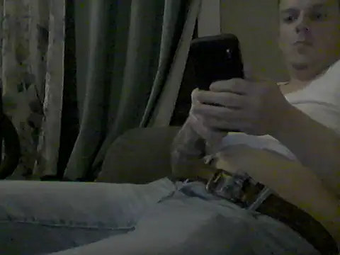 Snapshot of Rollinhard6969 chatting on 12.28.24 Rollinhard6969 online show from 12.28.24