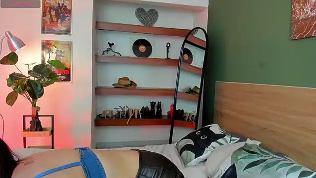 Snapshot of iriiina_veneno chatting on 06.15.26 iriiina veneno online show from 06.15.26