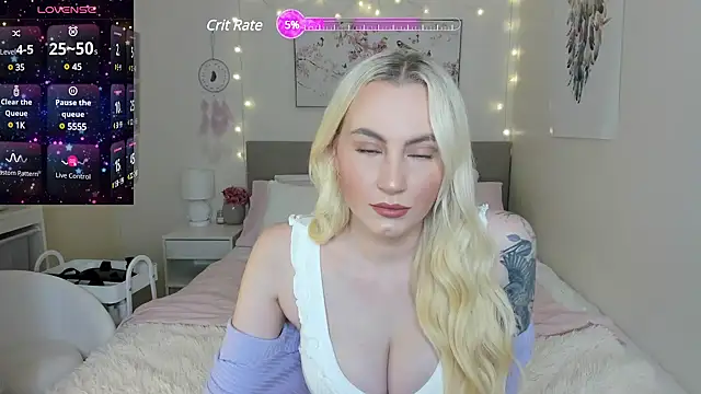 Snapshot of lunaraeXO chatting on 01.20.25 lunaraeXO online show from 01.20.25