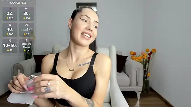 Snapshot of Emmapmg chatting on 02.04.25 Emmapmg online show from 02.04.25