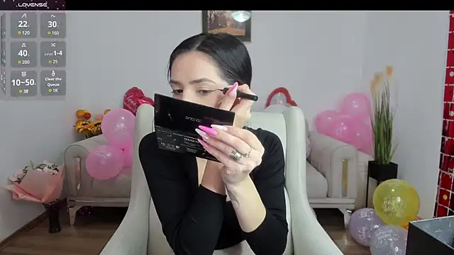 Snapshot of Emmapmg chatting on 02.11.25 Emmapmg online show from 02.11.25