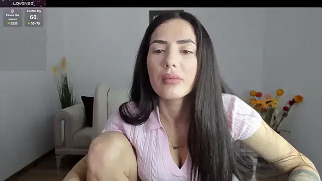 Snapshot of Emmapmg chatting on 03.10.25 Emmapmg online show from 03.10.25